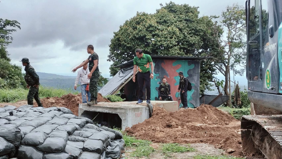 ไทรวมพลัง สร้างถนนคอนกรีตสู่จุดยุทธศาสตร์ เสริมศักยภาพพื้นที่ชายแดน
