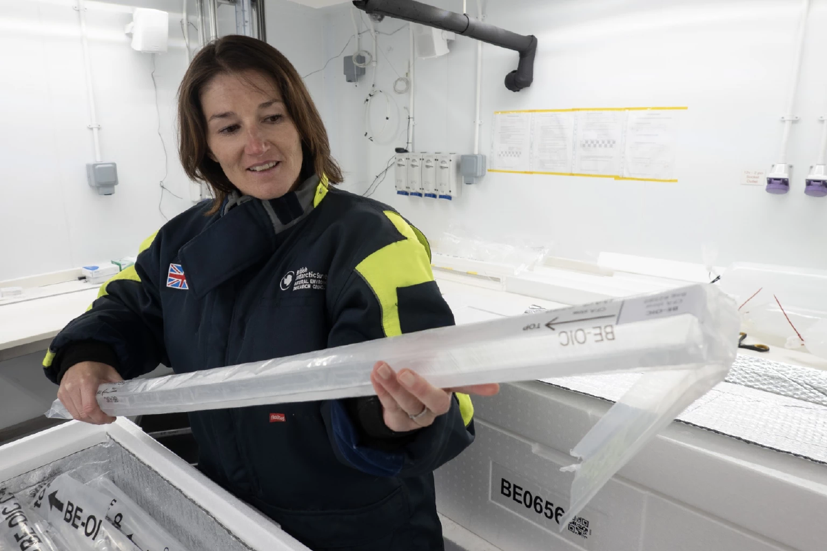 ภาพจาก British Antarctic Survey