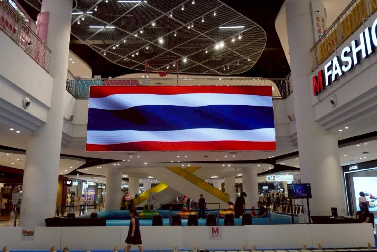 เดอะมอลล์ ฉายธงชาติขึ้นจอโฆษณา และเชิญชวนบริจาคโลหิตช่วยชายแดน