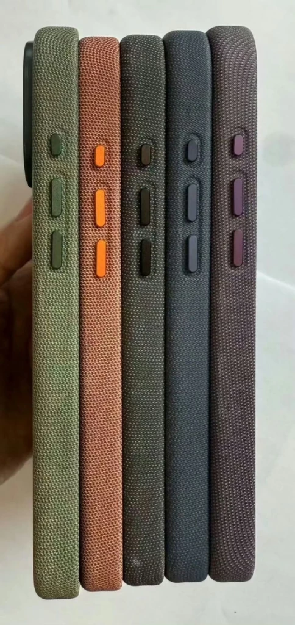 ภาพหลุดเคส iPhone 17 \"TechWoven\" ออกแบบใหม่หมด ทนทานกว่าเดิม