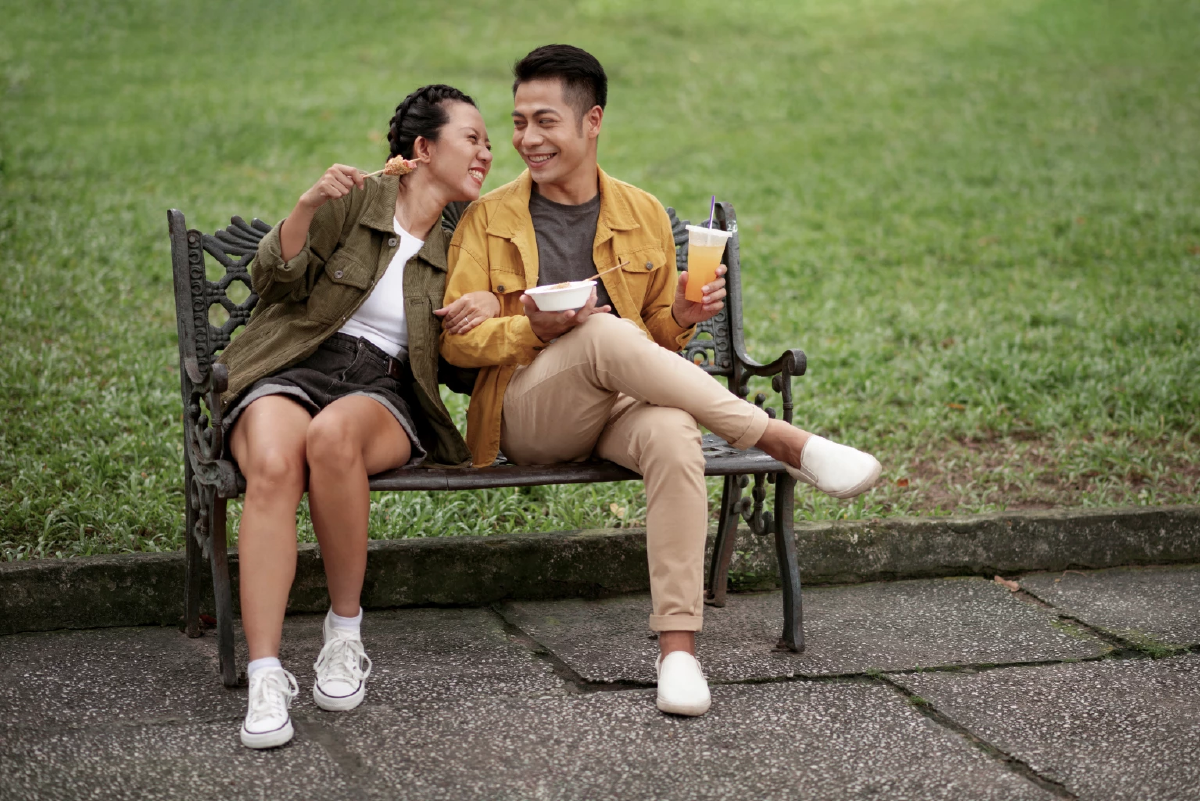 Gen Z ชวนกันออกเดทแบบ \'จนแต่เก๋\' เพราะค่าครองชีพมันแรงเว่อร์