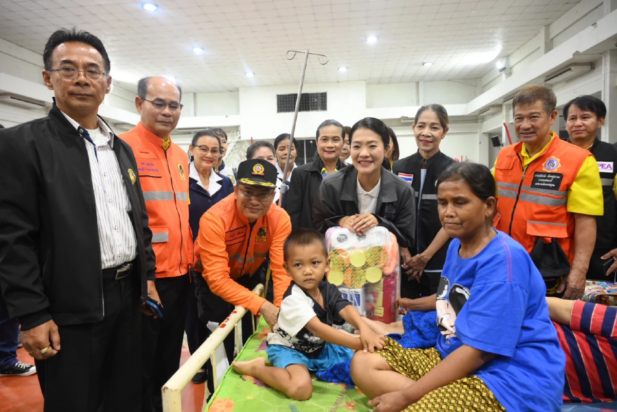 \"ธีรรัตน์\" ลุย อุบลฯ เร่งส่งผู้อพยพ กลุ่มเปราะบางกลับบ้านปลอดภัย