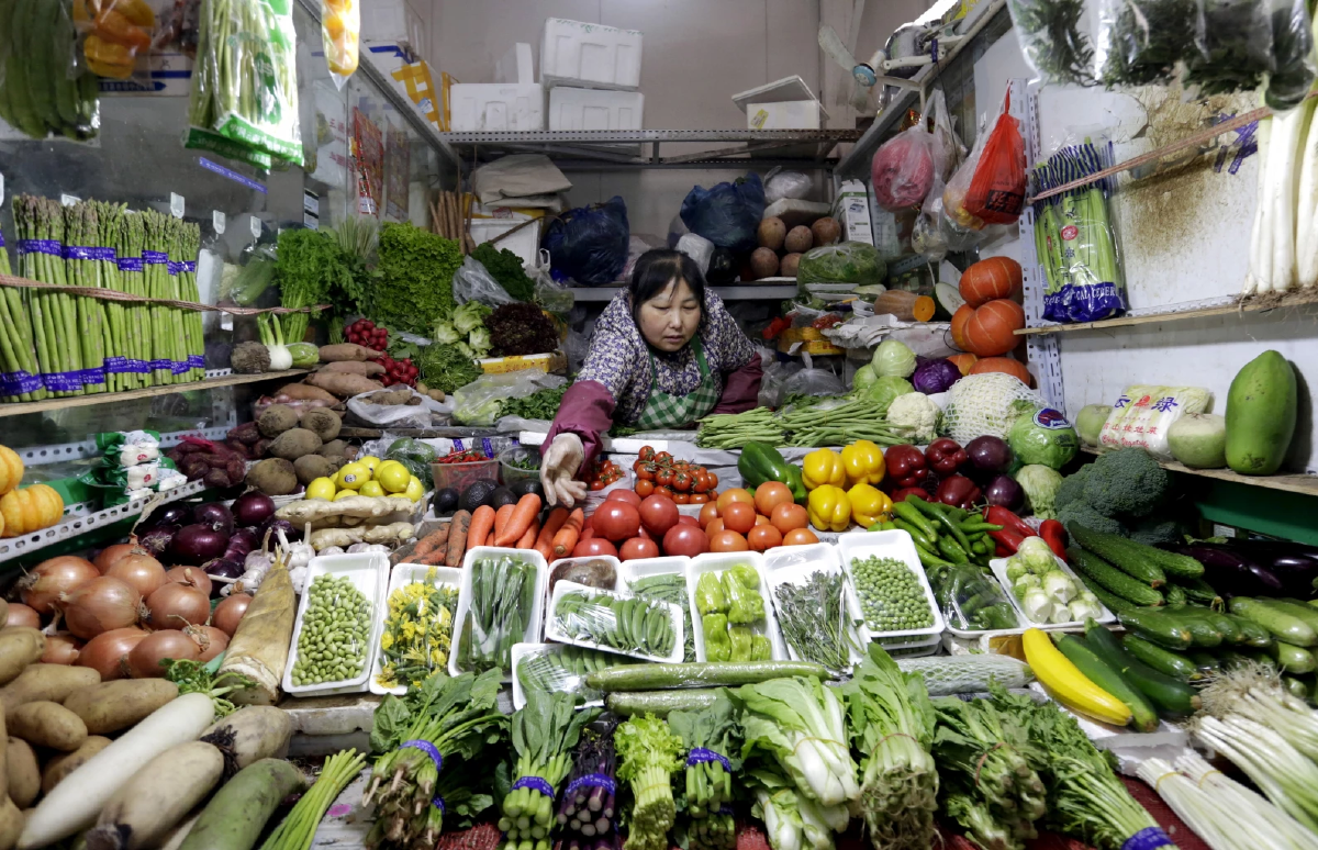 ร้านผักในปักกิ่ง 2025 Cr.Reuters