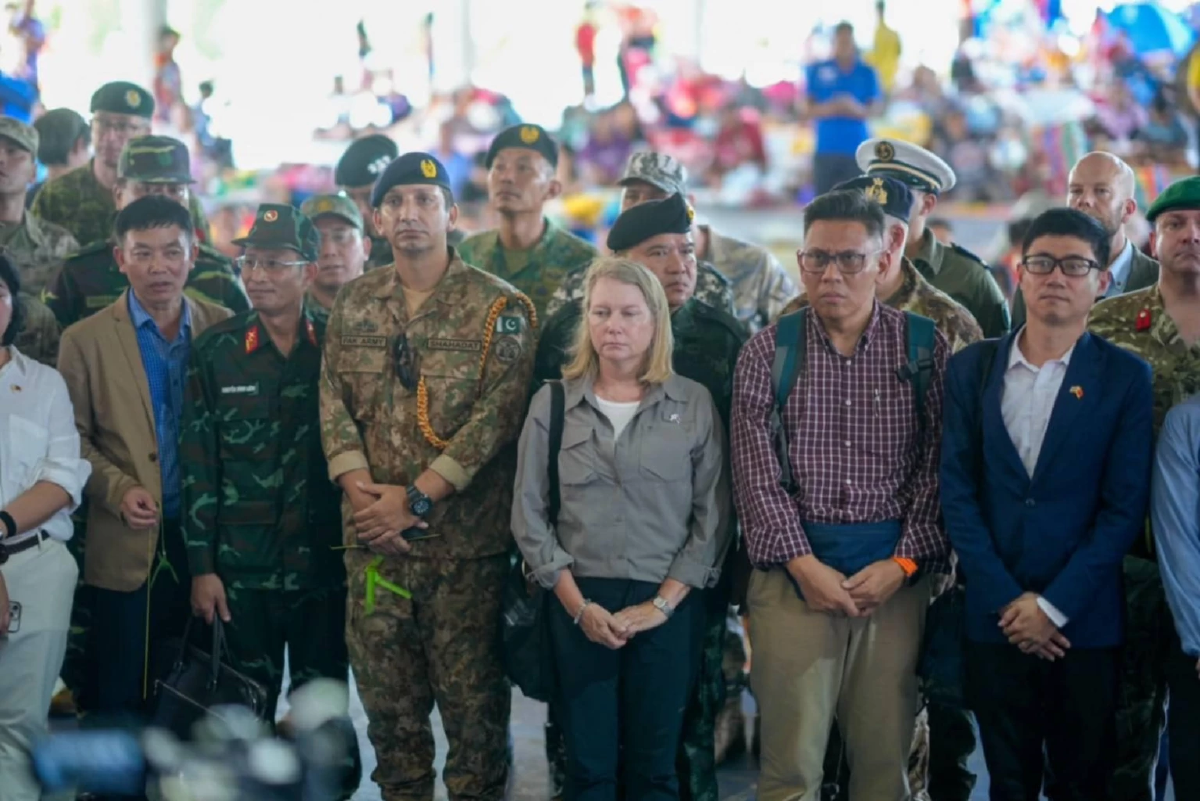 ผู้ช่วย รมต.กต. พาทูตลงพื้นที่ชายแดนไทย-กัมพูชา ชี้ผิดกฎหมาย โจมตีเป้าหมายพลเรือน