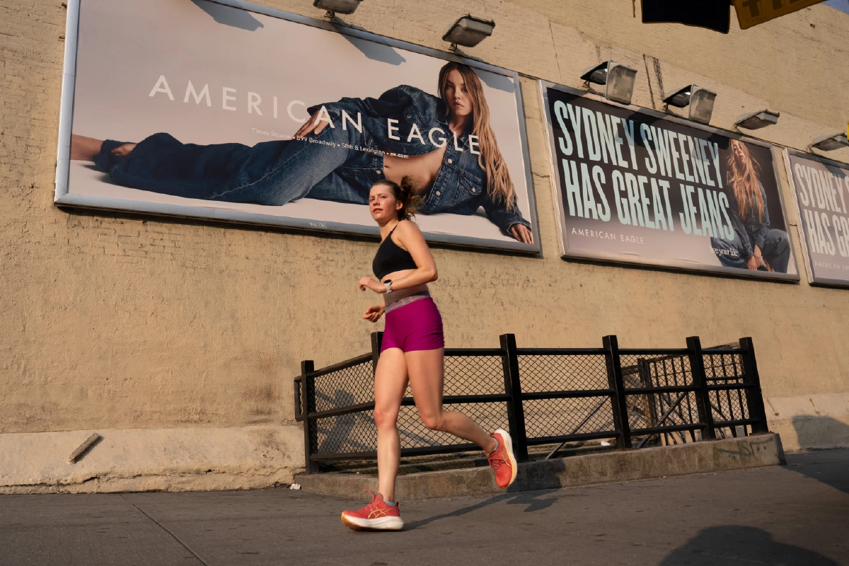 จาก ยีนส์ สู่ ยีน : โฆษณา ซิดนี่ย์ สวีนี่ย์ Sydney Sweeney ที่จุดชนวนสงครามวัฒนธรรมในอเมริกา จนกระทั่ง โดนัลด์ ทรัมป์ ยังเข้าร่วมวงด้วย  Credit ภาพ REUTERS