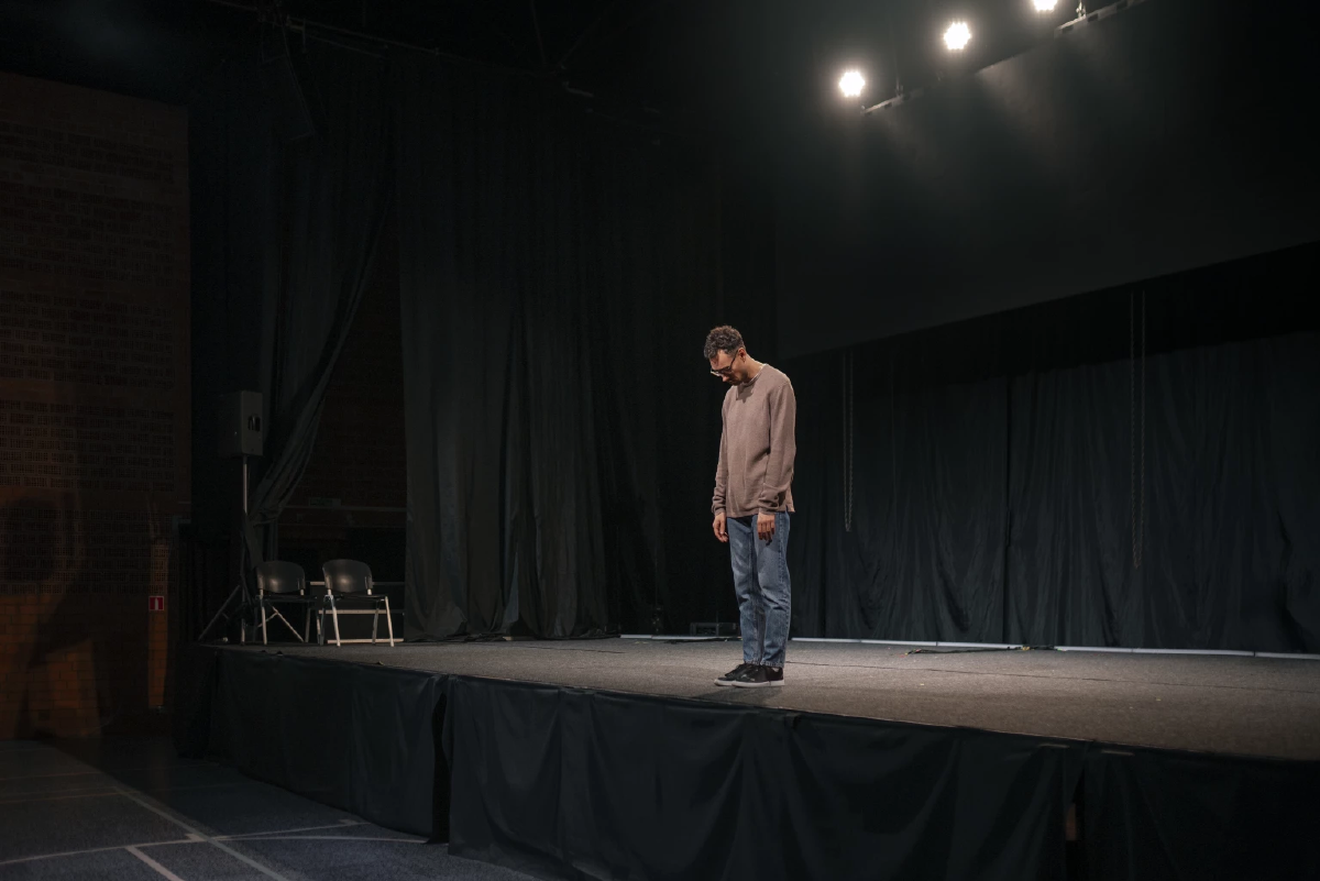 ประวัติศาสตร์ Stand-up Comedy ต้นกำเนิด ศิลปะที่เรียบง่าย เสียดสีสังคม แต่ทรงพลัง