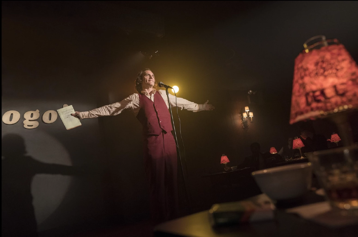 ฉากการเดี่ยวไมโครโฟนในหนัง Joker credit ภาพ IMDb