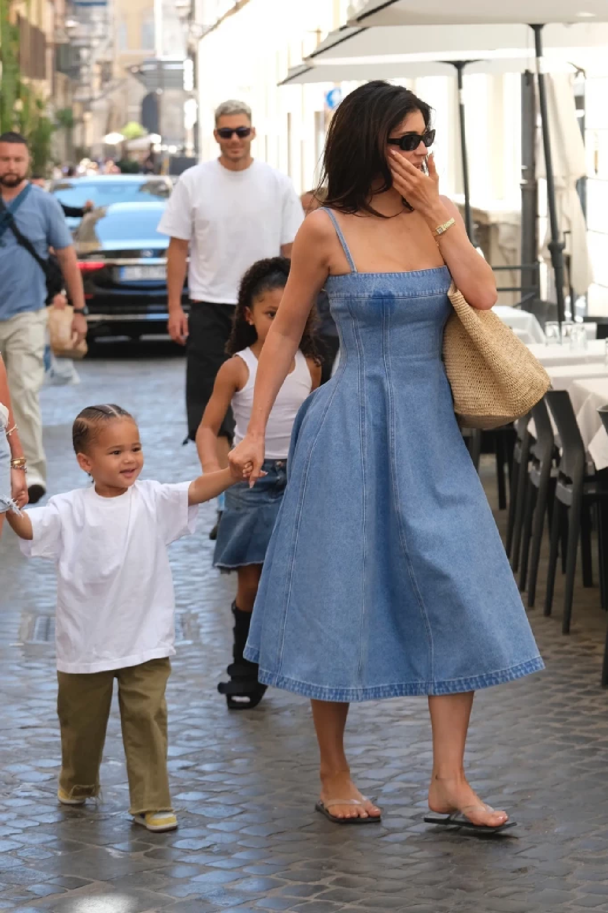 \"รองเท้าแตะ\" เทรนด์แฟชั่นปี 2025 ส่องสไตล์ Copenhagen Fashion Week