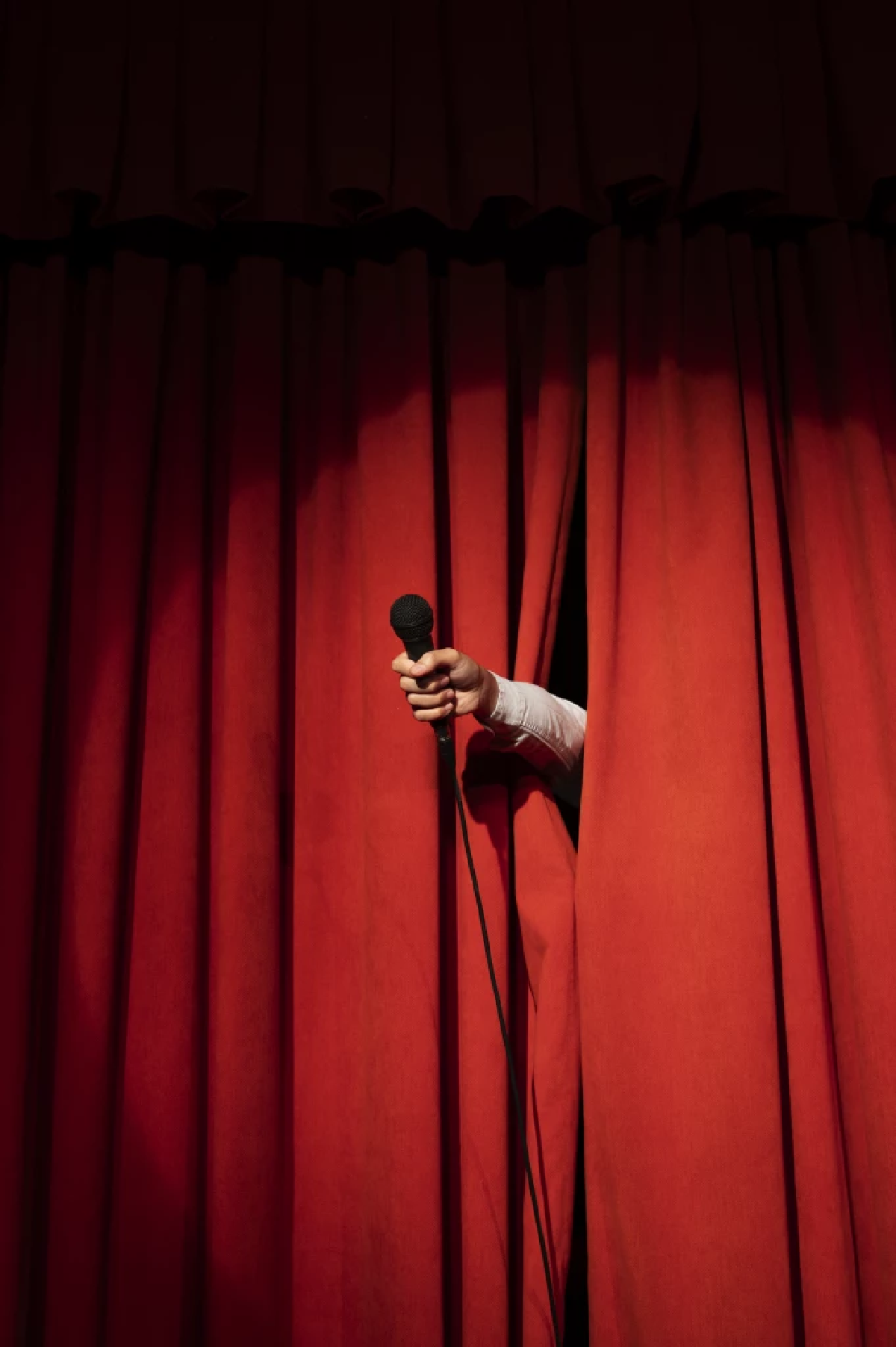 ประวัติศาสตร์ Stand-up Comedy ต้นกำเนิด ศิลปะที่เรียบง่าย เสียดสีสังคม แต่ทรงพลัง