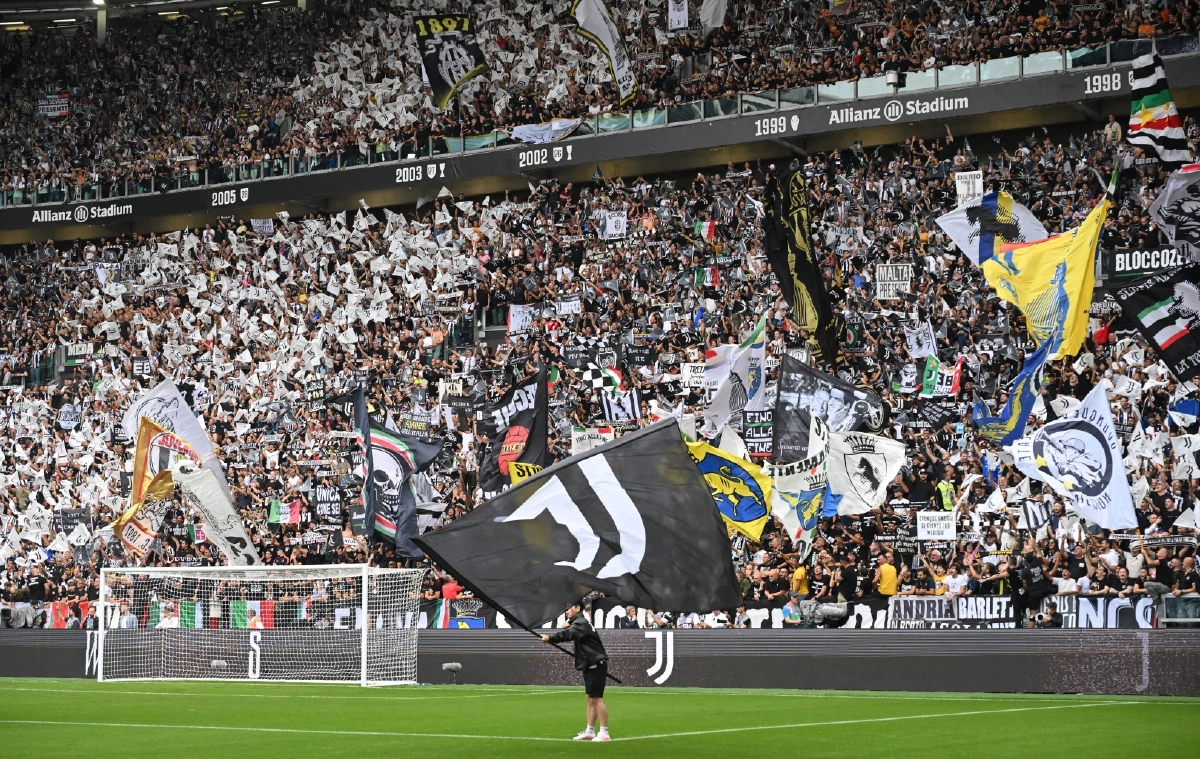 บรรยากาศ Derby d\'Italia ดาร์บี้ ดิ อิตาเลีย ระหว่าง อินเตอร์ มิลาน (เมืองมิลาน) กับ ยูเวนตุส (เมือง ตูริน) Credit ภาพ REUTERS