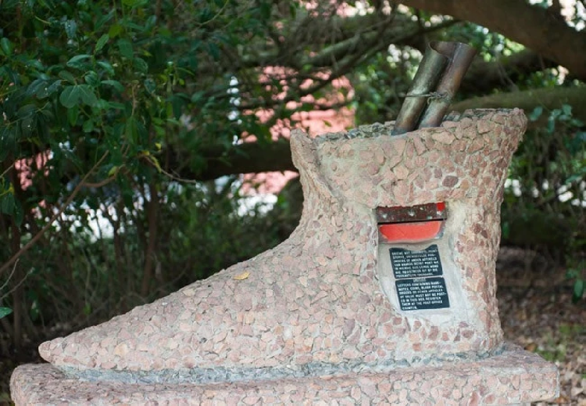“Post Office Tree” เมืองมอสเซลเบย์ แอฟริกาใต้
