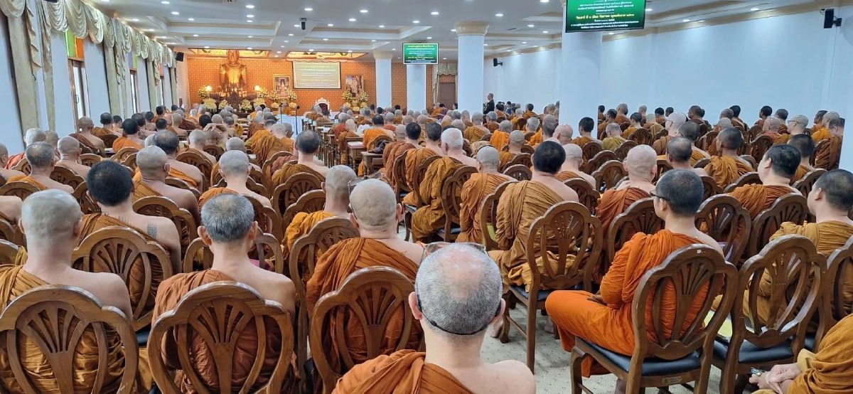 มาดามหยก มอบกำลังใจพระสงฆ์ ย้ำ! ปกป้องทุกศาสนาคู่ประเทศไทย