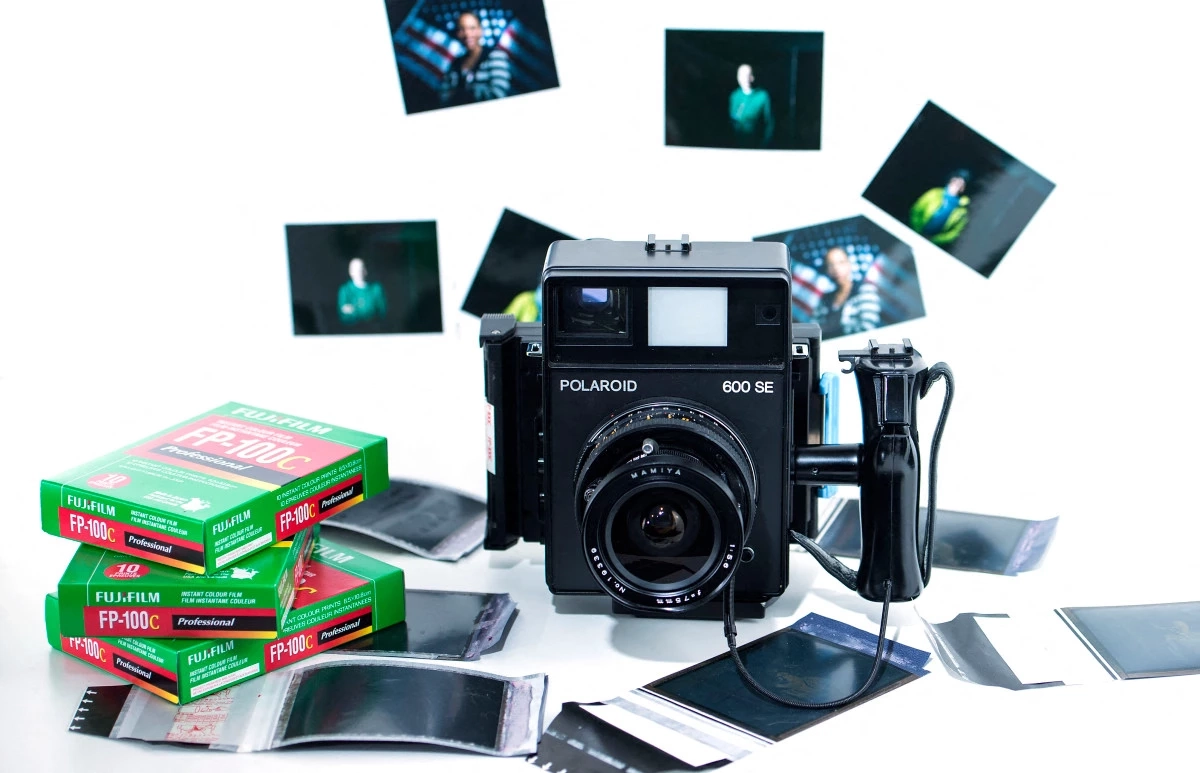 กล้อง Polaroid   กดชัตเตอร์ - เห็นภาพทันที มีนวัตกรรมและเทคฯอะไรซ่อนอยู่ Credit ภาพ AFP