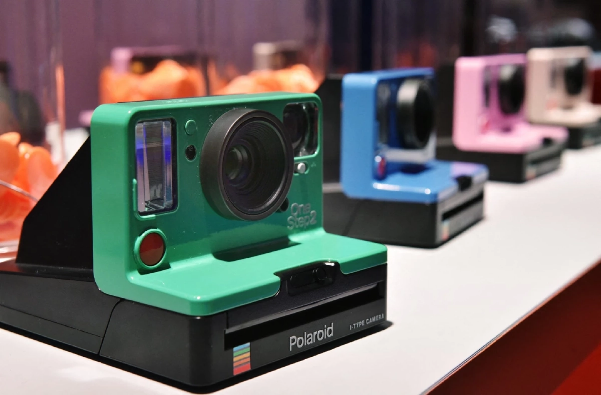 กล้อง Polaroid   กดชัตเตอร์ - เห็นภาพทันที มีนวัตกรรมและเทคโนโลยีอะไรซ่อนอยู่ Credit ภาพ AFP