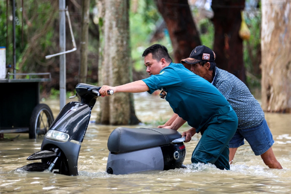 \"พายุบัวลอย\" ยังสร้างความเสียหาย ไทย-เวียดนาม ท่วมหนัก