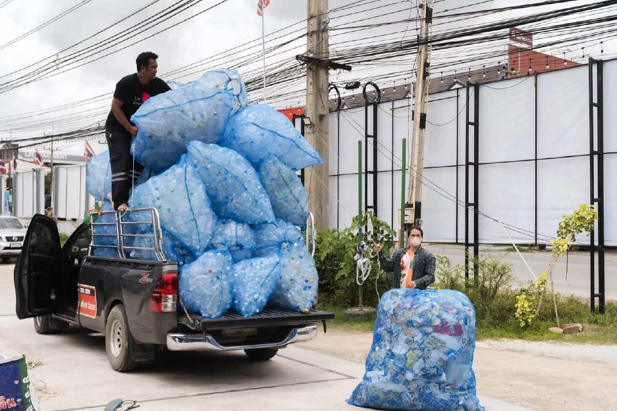 รู้จัก! สถานีซื้อขายขยะรีไซเคิลชุมชน ต่อยอดโครงการ ‘ข.ขวด หมุนเวียน เป็นขวดใหม่’