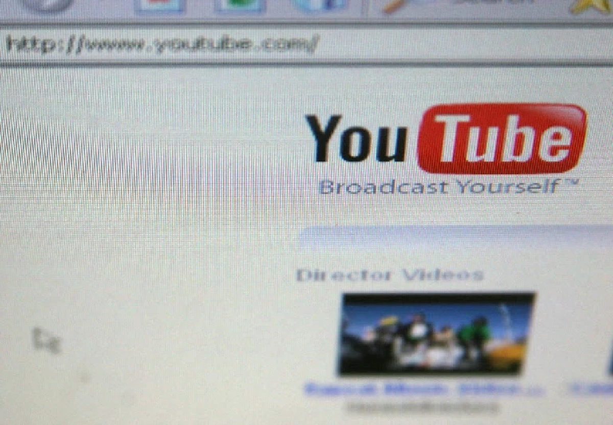 YouTube ใช้ AI Upscaling ชุบชีวิต วิดีโอเก่า ให้ชัดระดับ 4K บนจอทีวีขนาดใหญ่ Credit ภาพ AFP