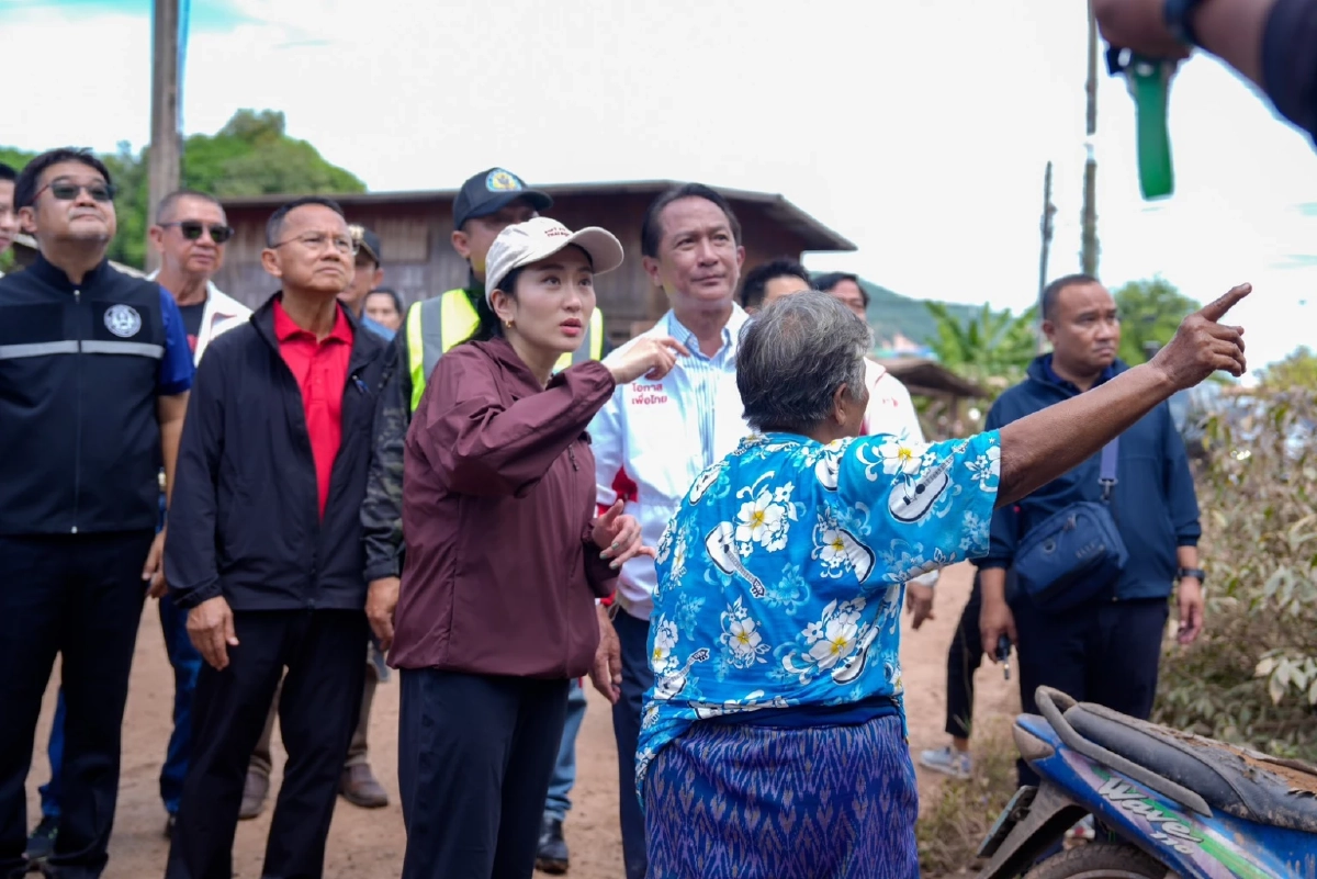 “แพทองธาร” นำทีมเพื่อไทยลงอุตรดิถต์ ช่วยเหลือประชาชนน้ำท่วม