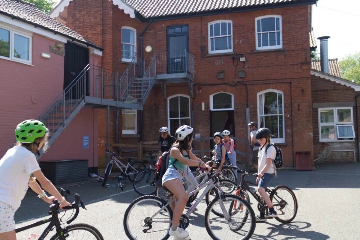 ให้เด็กตัดสินใจเอง ว่าอยากทำอะไร Summerhill โรงเรียนที่ไม่มีกฎเกณฑ์