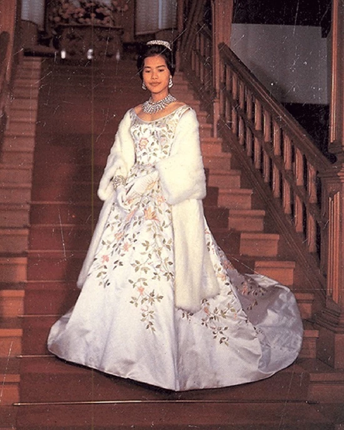 The Queen & Balmain ย้อนความสัมพันธ์ 22 ปี รสนิยมที่มาเหนือกาลเวลา