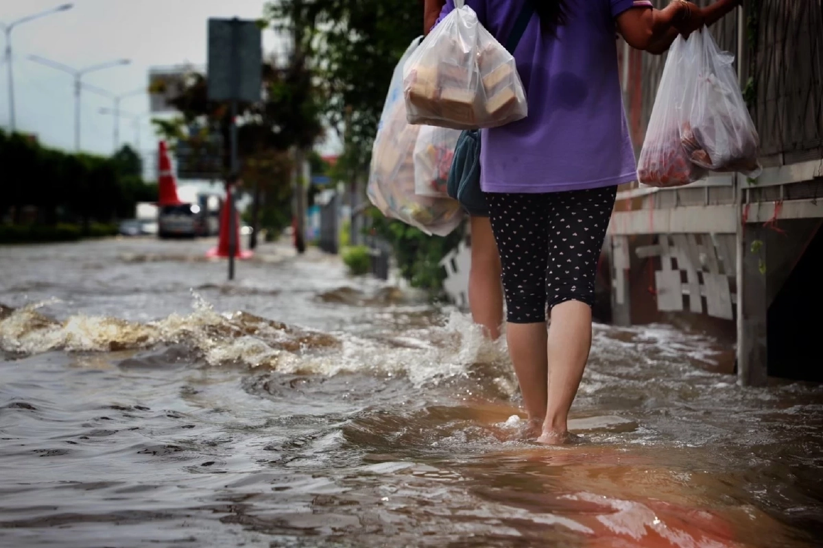 \"ชัชชาติ\" เตือนรับมือน้ำเหนือ-น้ำหนุน ระดับน้ำเทียบปี 54 เฝ้าระวัง 9-10 ต.ค.