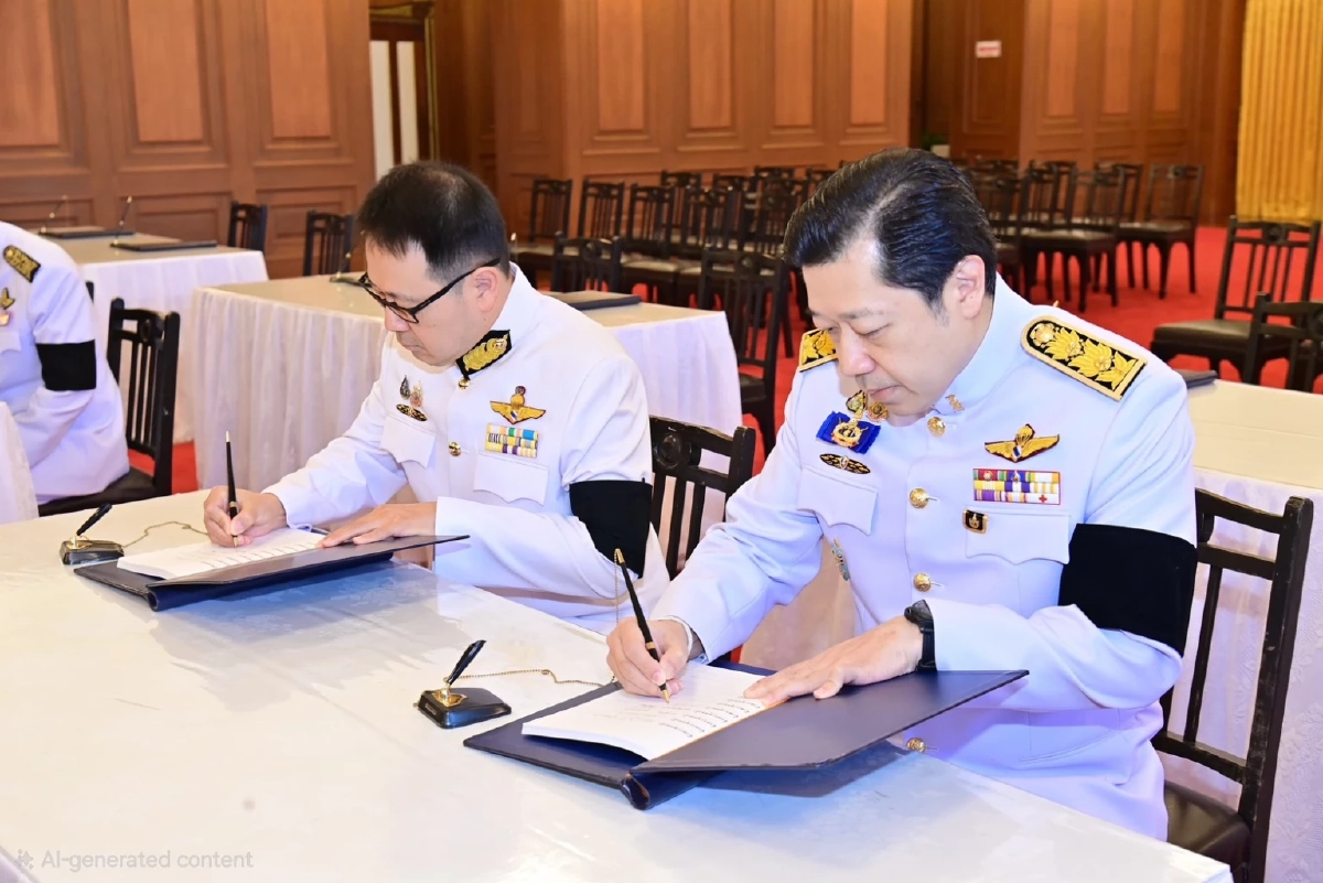 ผู้บริหารเครือซีพี ถวายน้ำสรงพระบรมศพ \"สมเด็จพระบรมราชชนนีพระพันปีหลวง\"