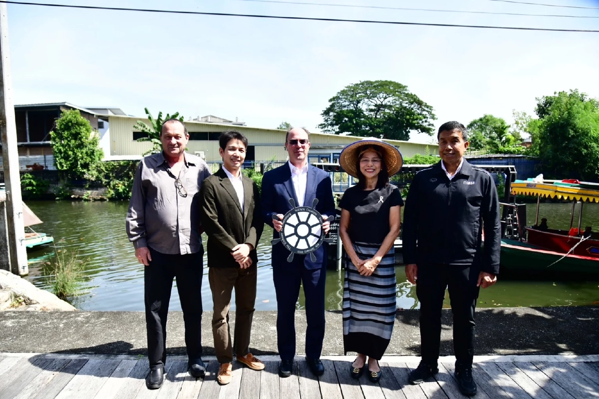 กรุงเทพรับมอบ เรือเก็บขยะไฟฟ้า \'LuxCanal\' เตรียมส่งลุยคลอง