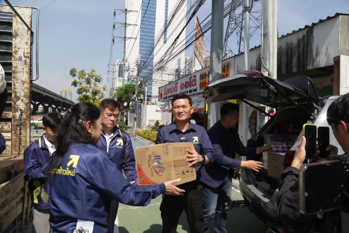 ดร.เอ้ นำทัพ \'ไทยก้าวใหม่\' เปิดตัวคาราวานช่วยน้ำท่วมภาคใต้