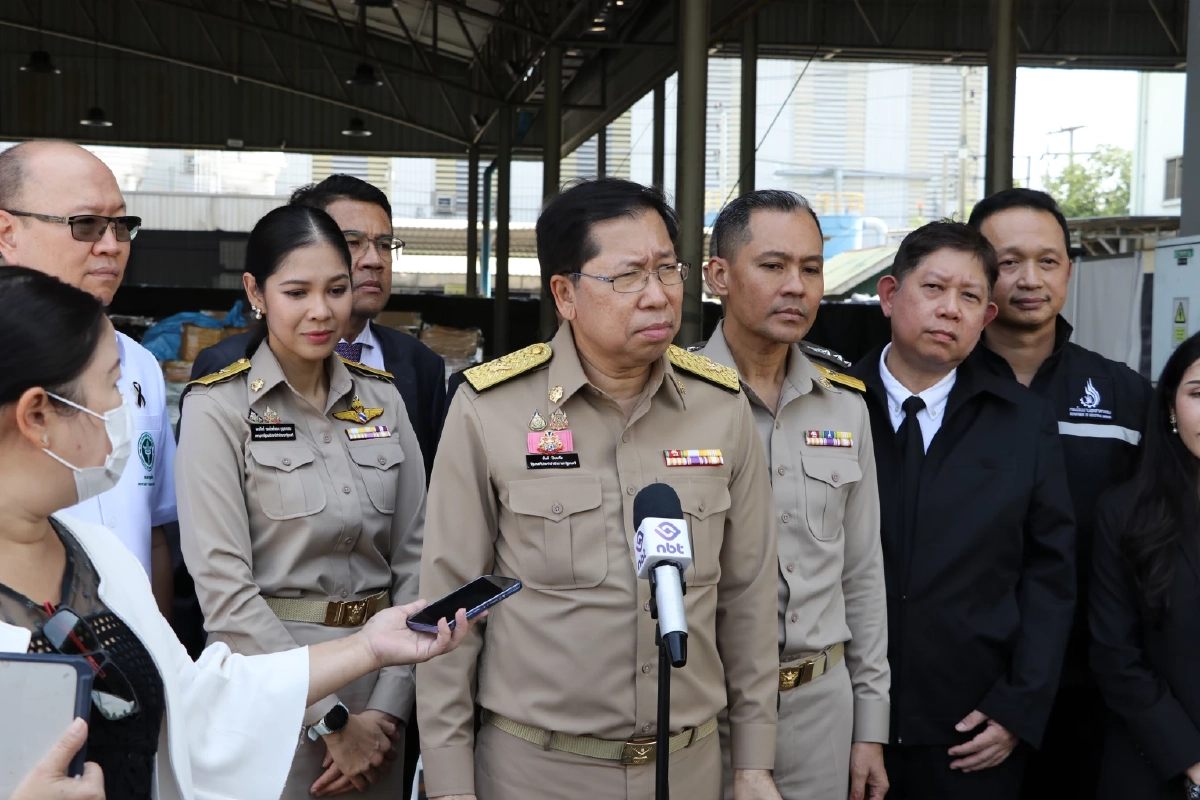 “สันติ ปิยะทัต” กดปุ่มทำลายบุหรี่ไฟฟ้าของกลาง เกือบ 1.8 แสนชิ้น