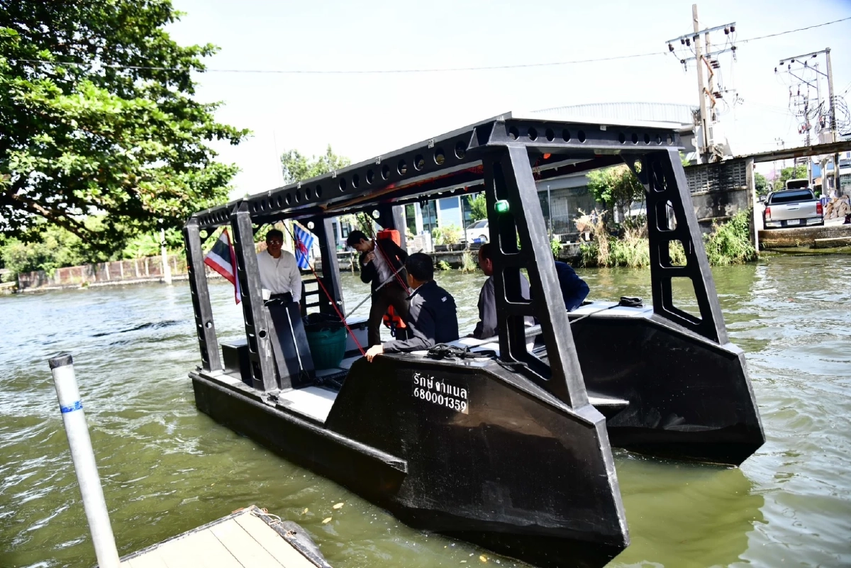 กรุงเทพรับมอบ เรือเก็บขยะไฟฟ้า \'LuxCanal\' เตรียมส่งลุยคลอง