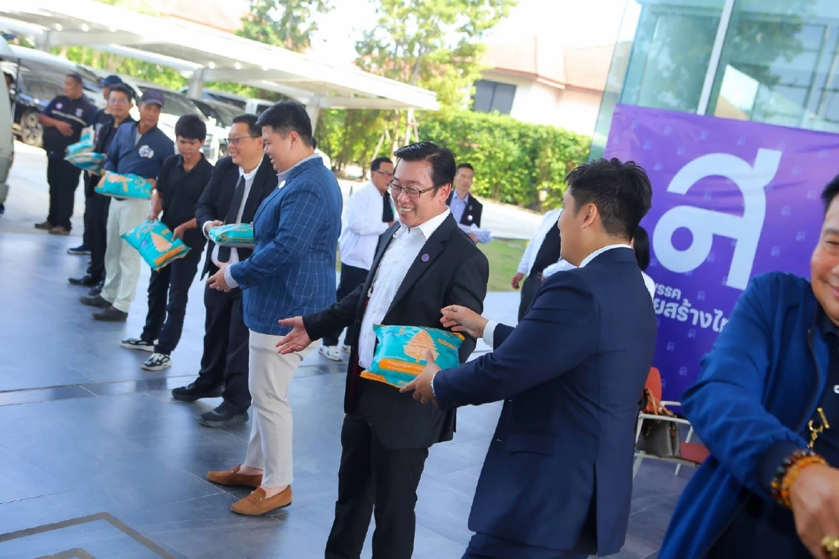 \'ไทยสร้างไทย\' เปิดปฏิบัติการช่วยผู้ประสบอุทกภัยภาคใต้เต็มกำลัง