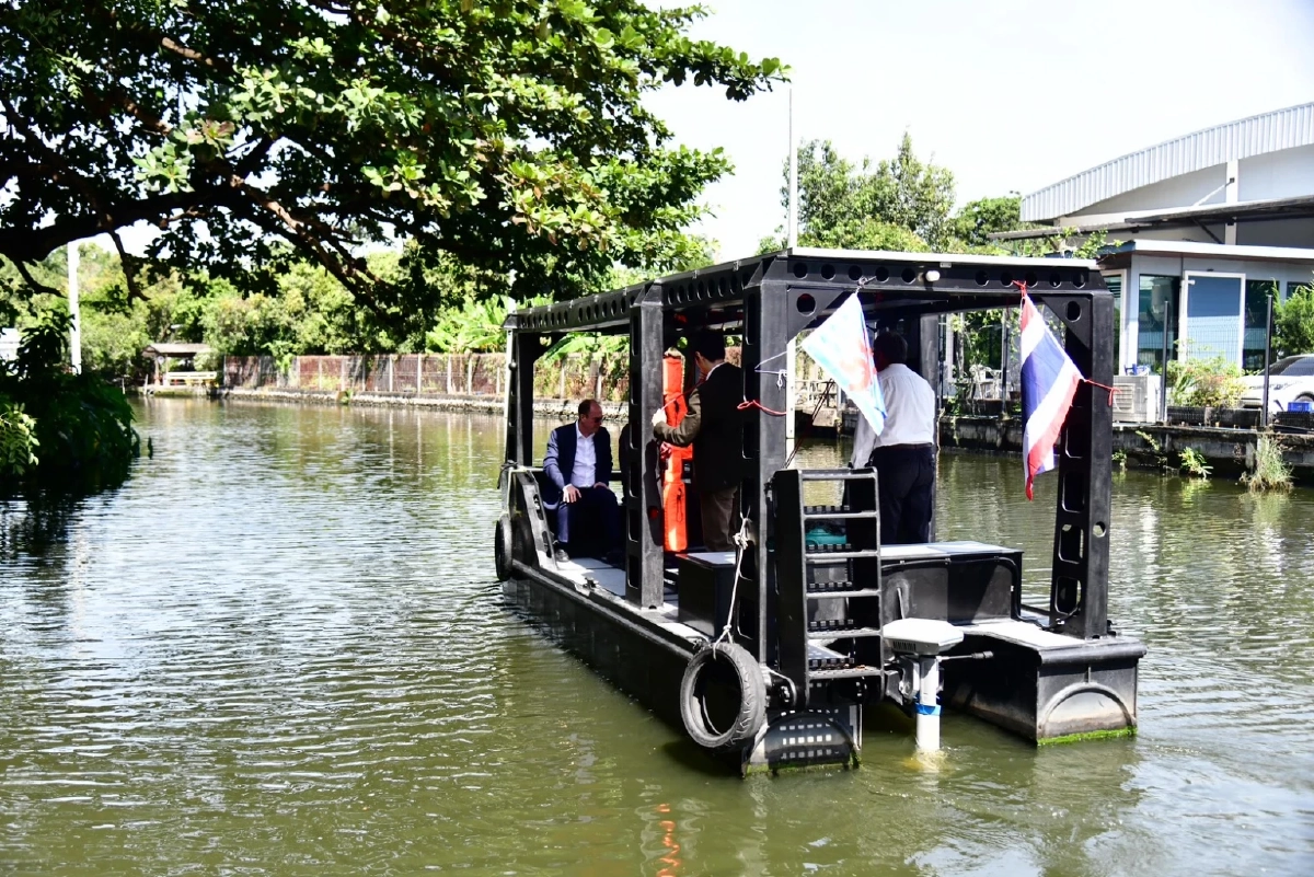 กรุงเทพรับมอบ เรือเก็บขยะไฟฟ้า \'LuxCanal\' เตรียมส่งลุยคลอง