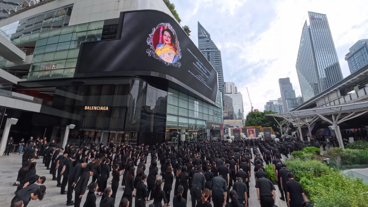 เดอะมอลล์ กรุ๊ป จัดพิธีตักบาตรอุทิศถวายพระราชกุศล \'สมเด็จพระพันปีหลวง\'