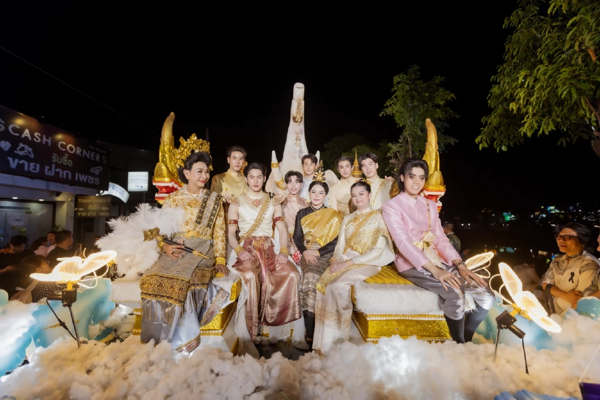 มาดามหยก สวมชุดไทยสง่า ร่วมขบวนยี่เป็ง 68 ไหว้สาพระพันปีหลวง