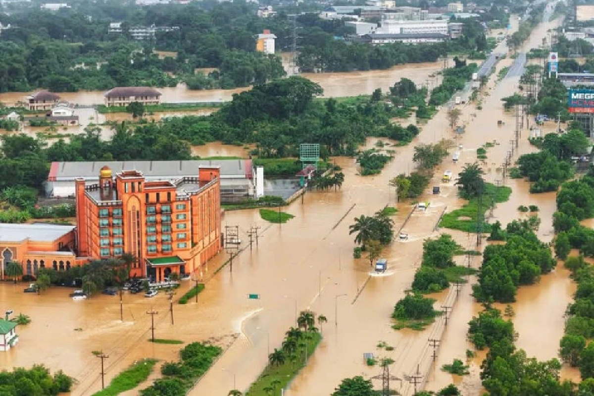 \'สันติ\' สั่ง สคบ. เร่งช่วยผู้ประสบภัยน้ำท่วม บริการเช่ารถ เช่าซื้อรถยนต์–จักรยานยนต์