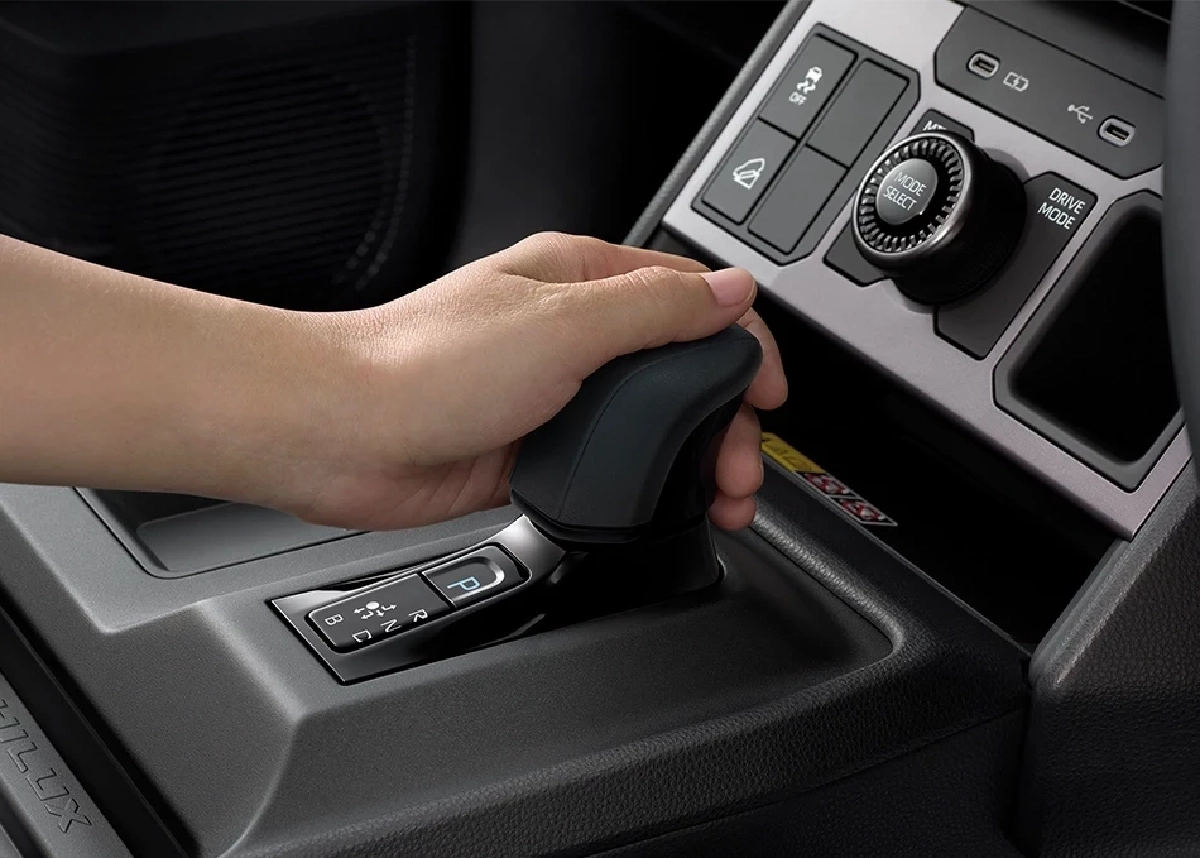 Toyota Hilux TRAVO-e  กระบะไฟฟ้า 100% ราคา 1.491 ล้าน วิ่งไกล 315 กม.