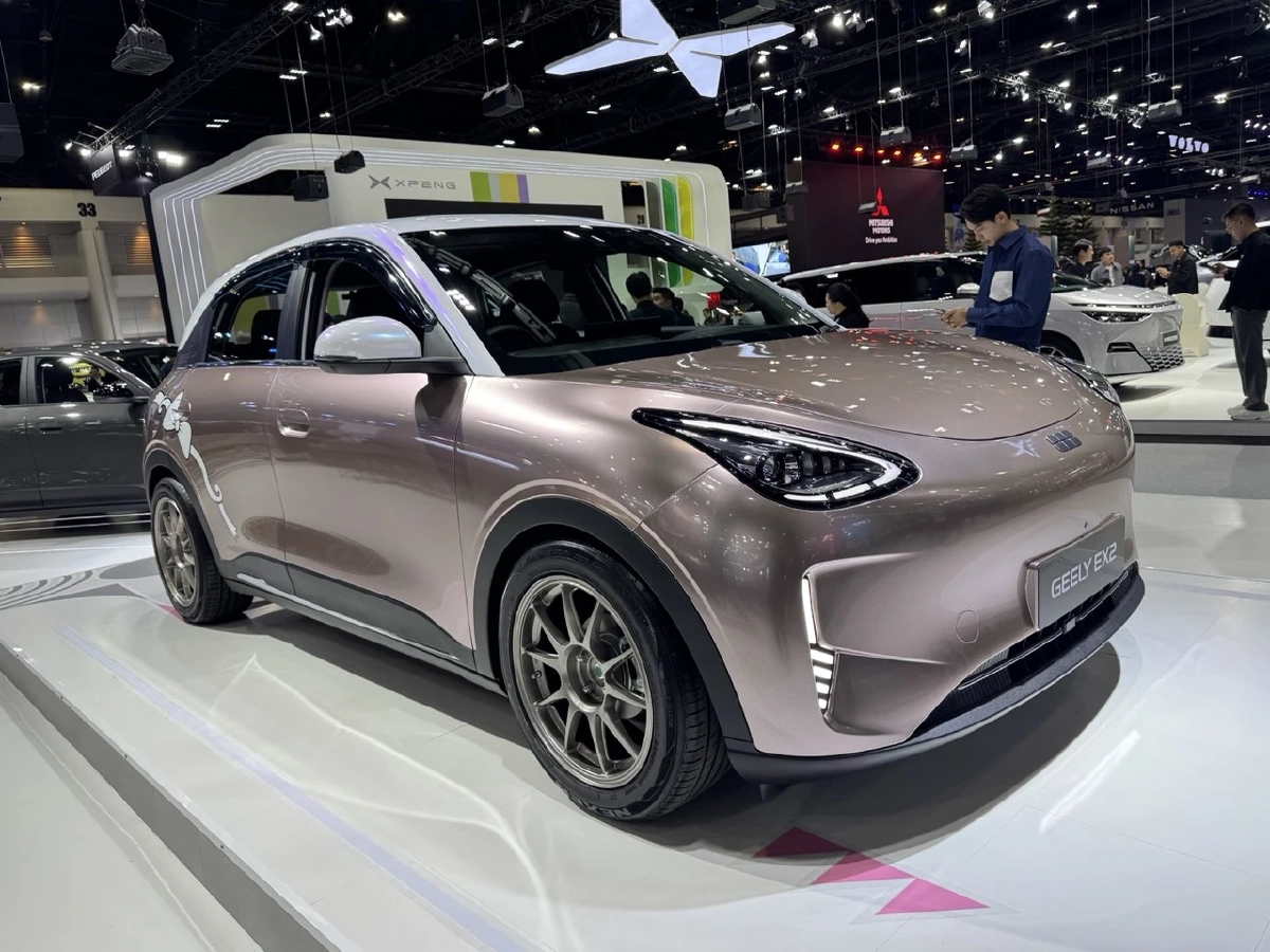 เปิดสเปค GEELY EX2 เคาะเริ่ม 3.99 แสน วิ่งไกล 395 กม. ท้าชนตลาด EV