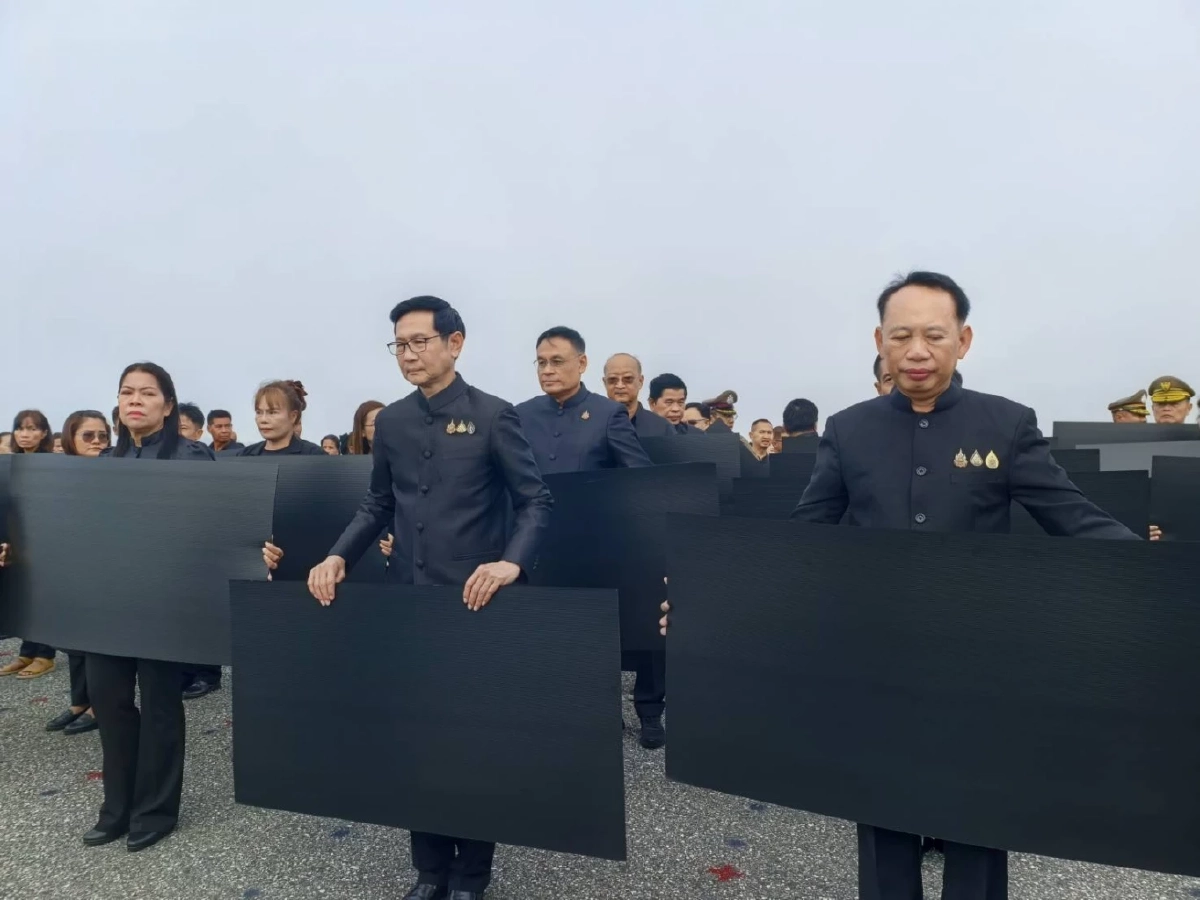 รมว.อรรถพล นำทีมร่วมชาวอุตรดิตถ์ ถวายความอาลัย “พระพันปีหลวง”