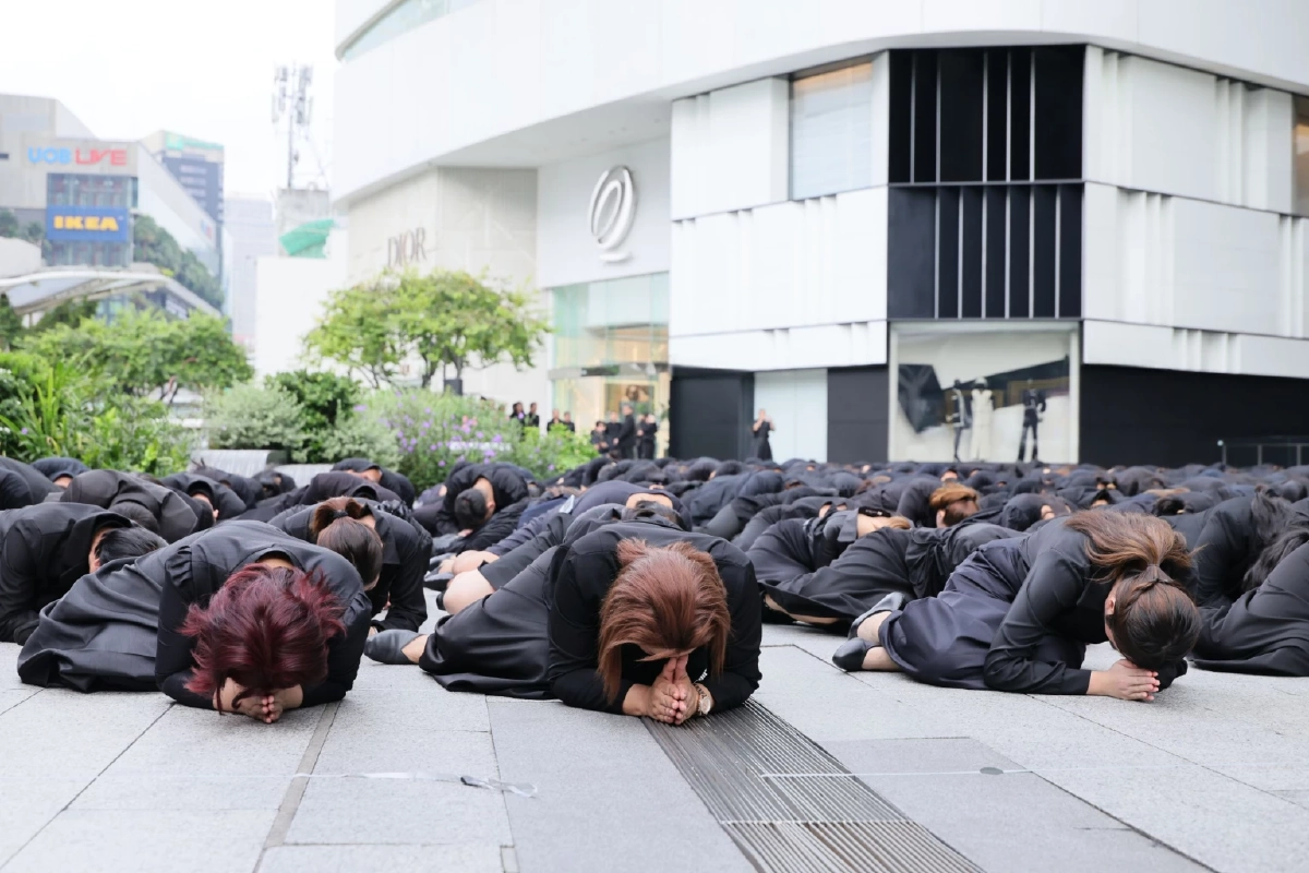 เดอะมอลล์ กรุ๊ป จัดพิธีตักบาตรอุทิศถวายพระราชกุศล \'สมเด็จพระพันปีหลวง\'