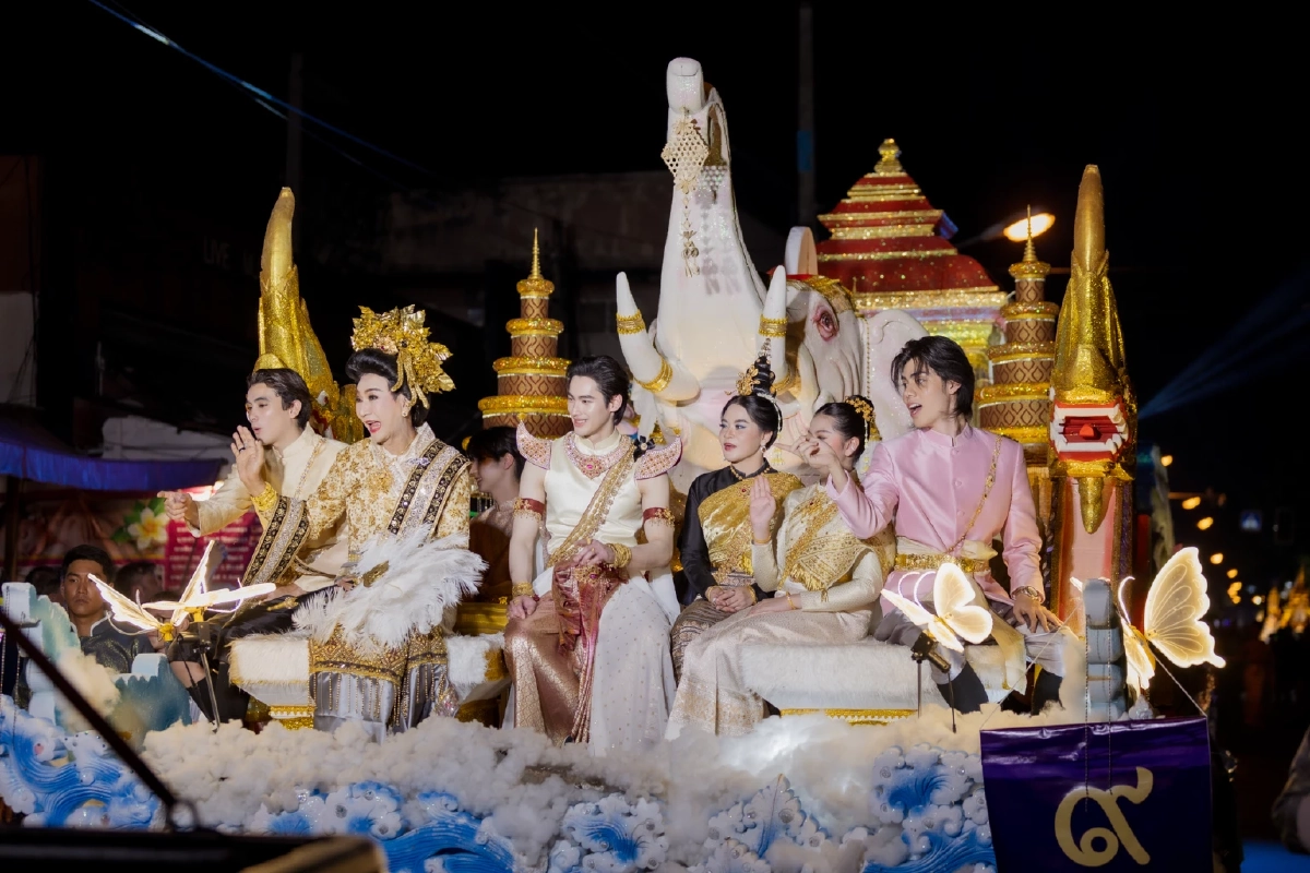 มาดามหยก สวมชุดไทยสง่า ร่วมขบวนยี่เป็ง 68 ไหว้สาพระพันปีหลวง