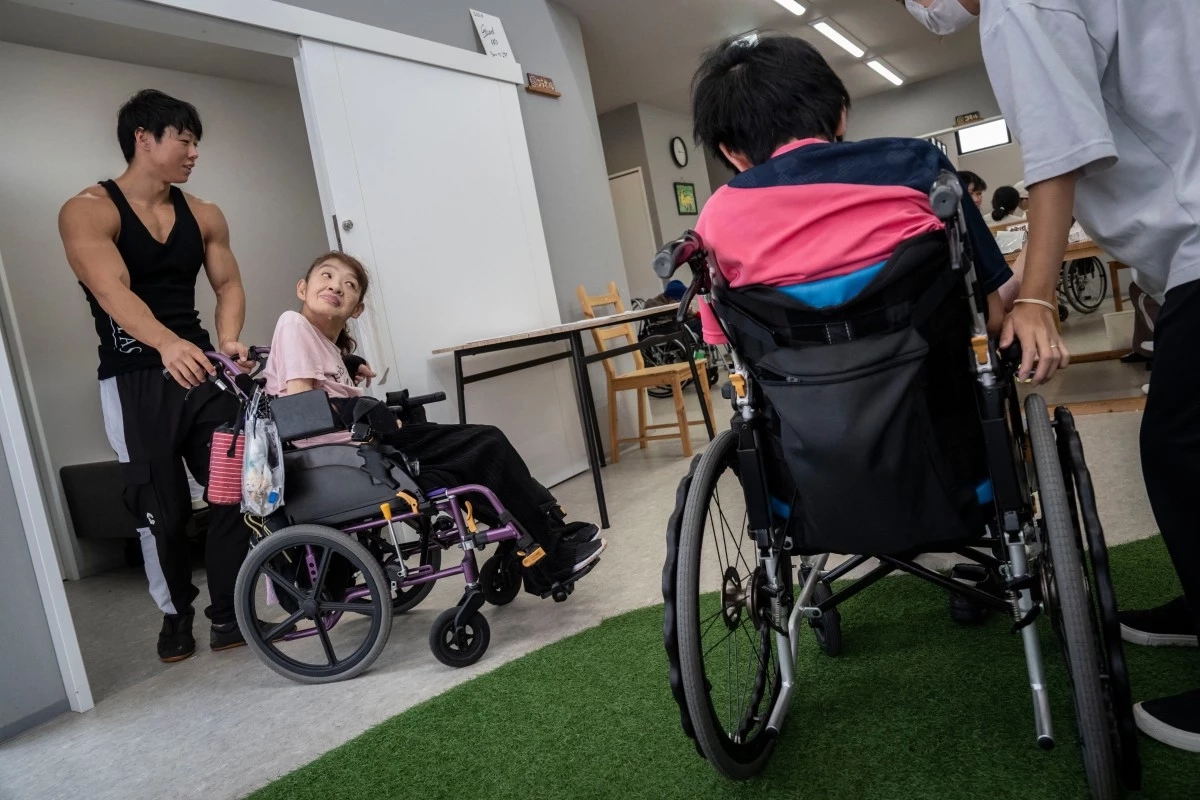 Macho Caregiver เมื่อนักเพาะกาย มารับจ้างดูแลผู้สูงอายุ Credit ภาพ AFP