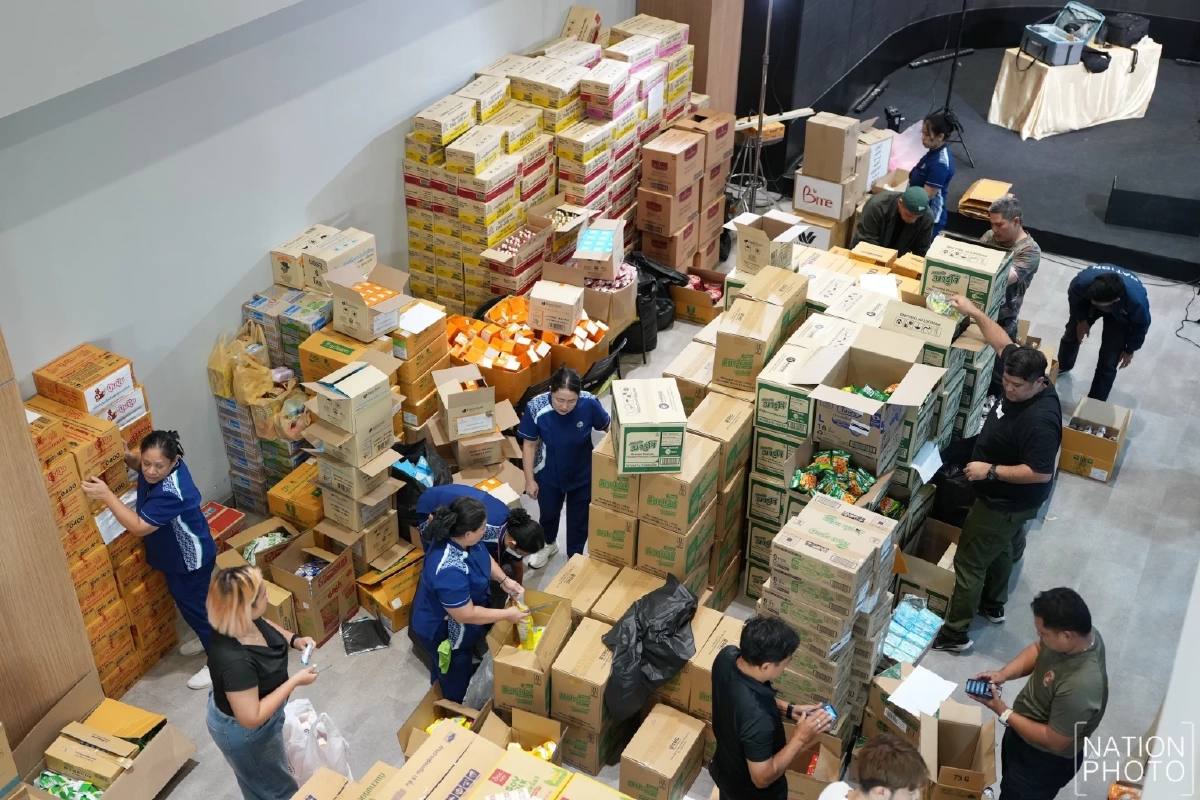 เครือเนชั่น เร่งแพ็คถุงยังชีพส่งถึงผู้ประสบอุทกภัยภาคใต้