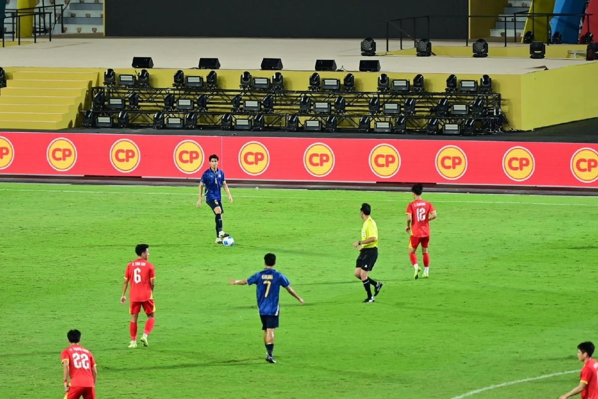 ซีพี นำนักเตะแข้งทอง BUFC เชียร์ติดขอบสนาม ชิงเหรียญทองซีเกมส์ 2025