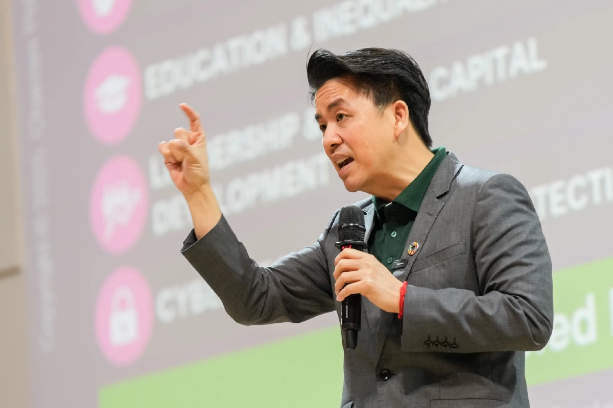 ดร.ธีระพล ถนอมศักดิ์ยุทธ ประธานคณะผู้บริหารด้านความยั่งยืนองค์กร และการพัฒนากลยุทธ์ เครือเจริญโภคภัณฑ์ (ซีพี)