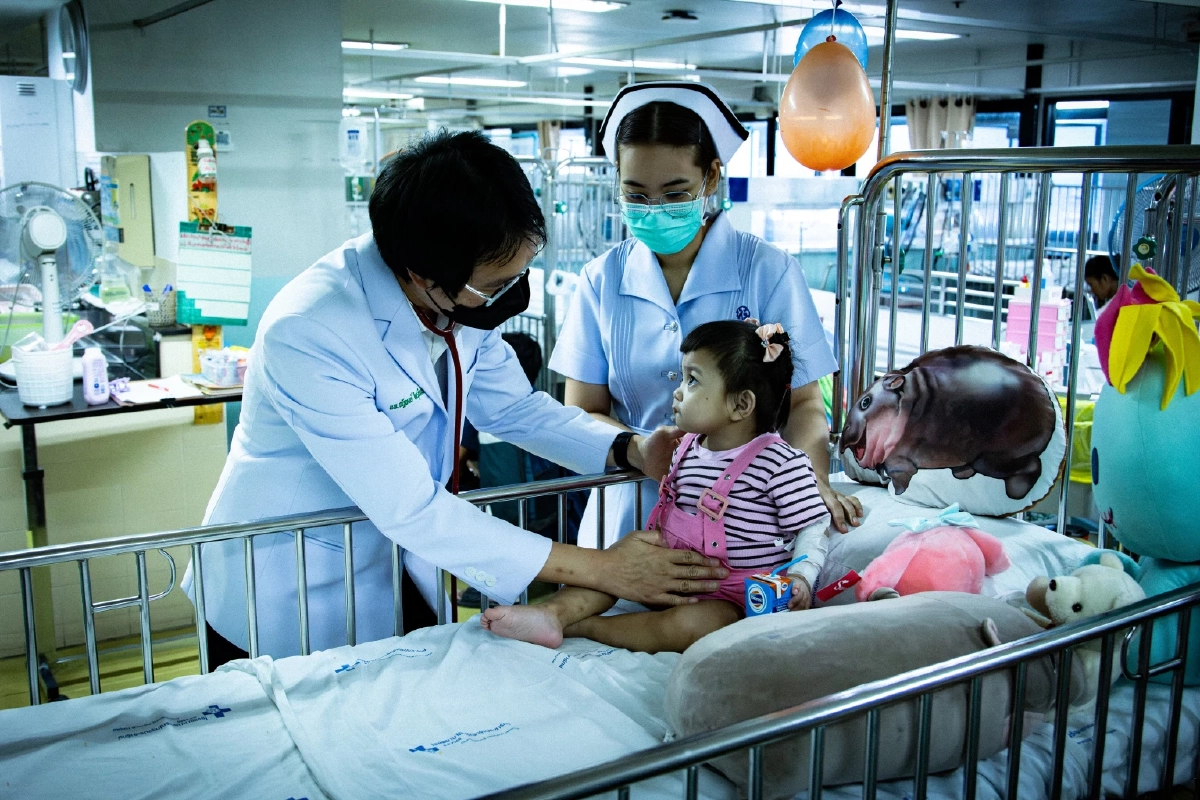 สเปอร์ส ชน หงส์ แฟนบอลไทยประมูลเสื้อนักเตะ สร้างห้องปลอดเชื้อผู้ป่วยมะเร็งเด็ก