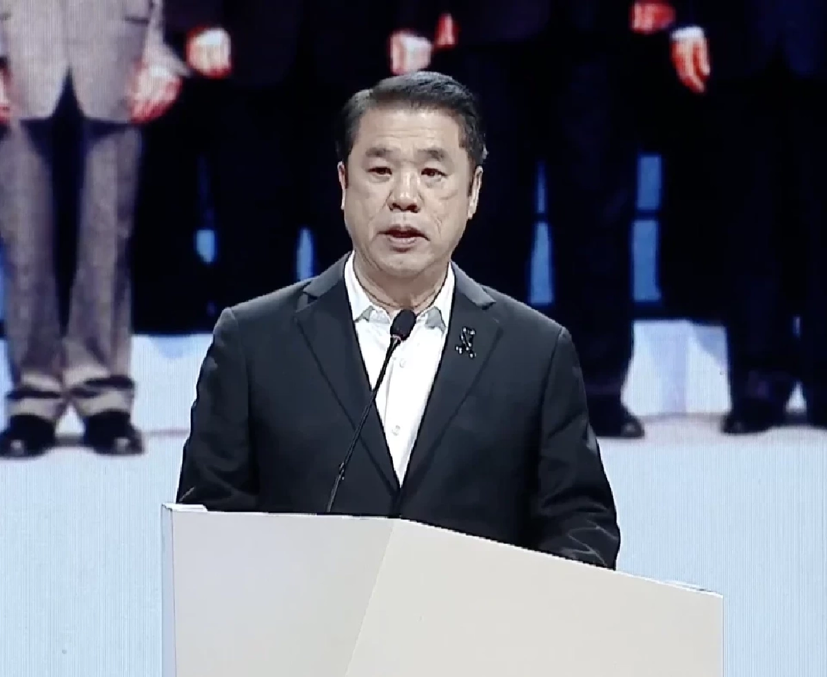 สุริยะ จึงรุ่งเรืองกิจ