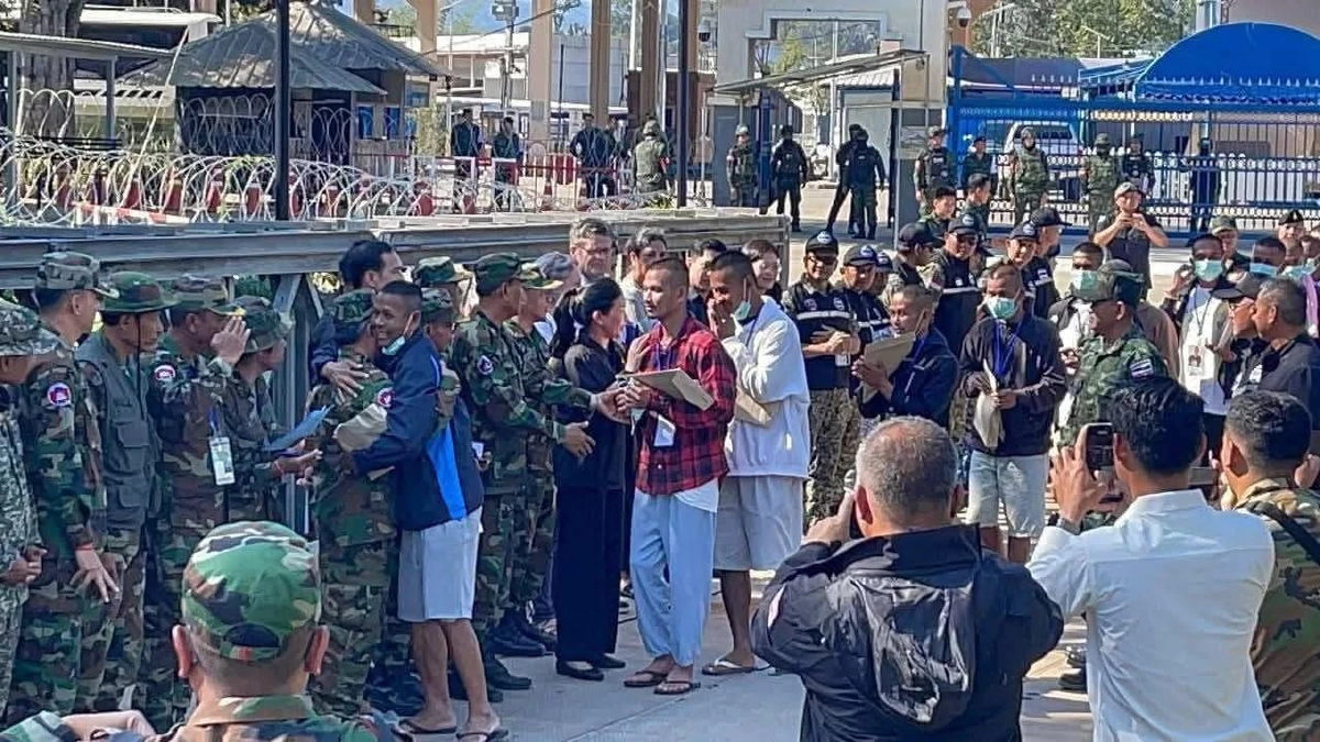 ไทยปล่อย '18 ทหารกัมพูชา' กลับประเทศ หลังข้อตกลงหยุดยิง 72 ชม.