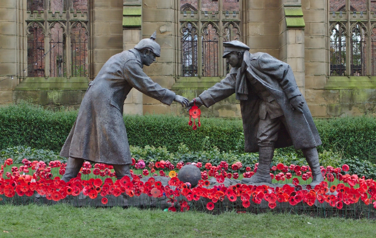 คริสต์มาส 1914 วันที่ทหารในสนามเพลาะหยุดยิงชั่วคราว !