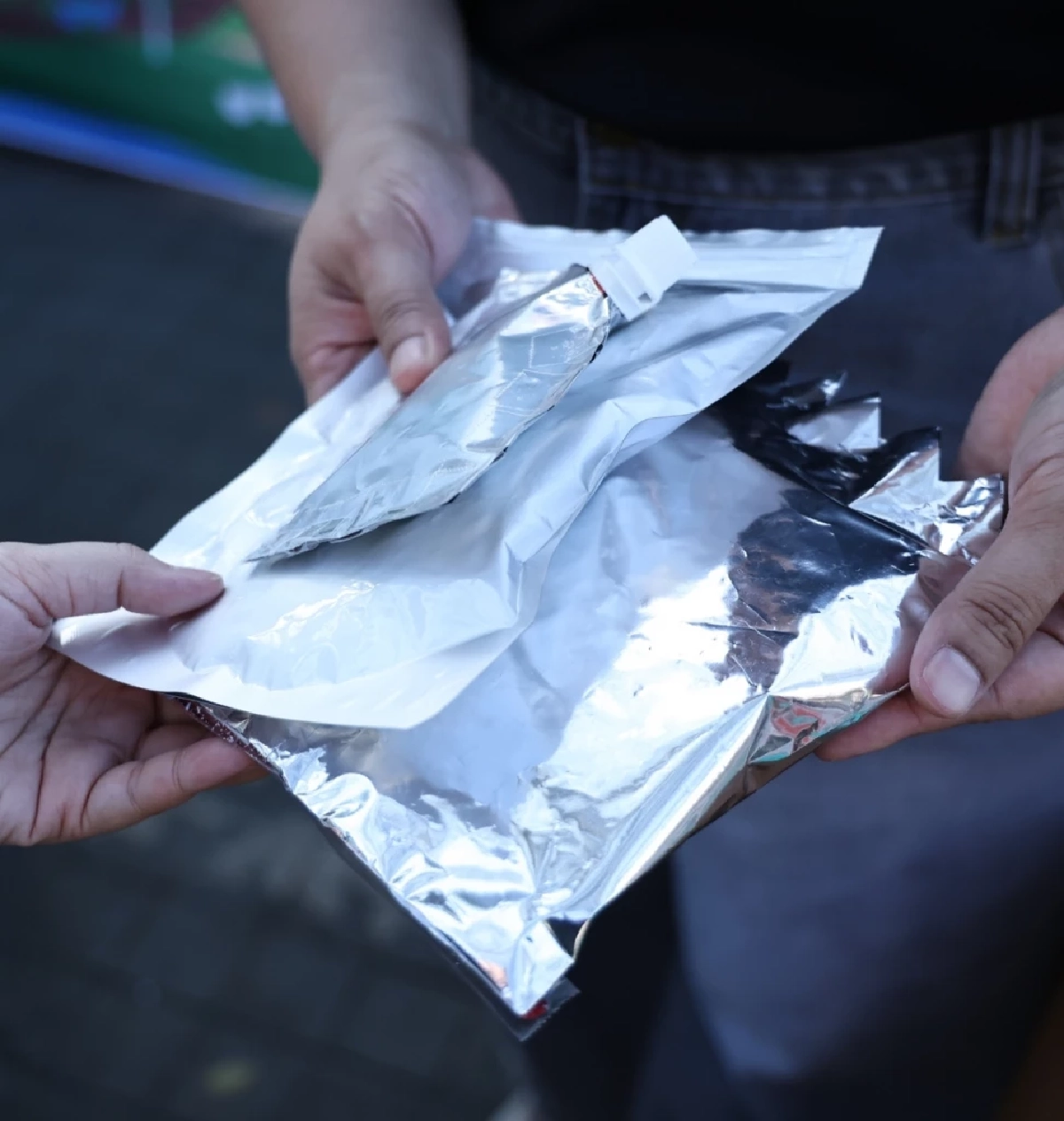 อายิโนะโมะโต๊ะ พลิกขยะซองเครื่องปรุง สู่โต๊ะเรียนและพลังงานเชื้อเพลิงในงาน GREEN HUG