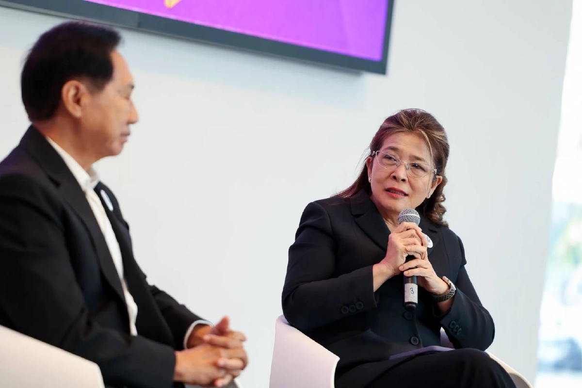 คุณหญิงสุดารัตน์ เกยุราพันธุ์ หัวหน้าพรรคไทยสร้างไทย